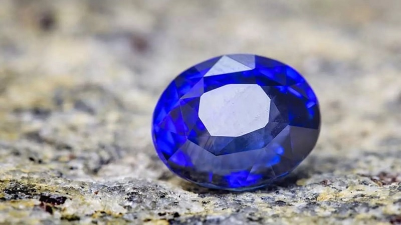 8 cách phân biệt đá quý thật - giả nhanh chóng và chính xác nhất